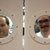 Una singolare immagine dei due re della carbonara a Roma, sorpresi dietro la porta delle cucine all'ultimo piano di Eataly Roma all'Ostiense. A sinistra Alessandro Roscioli, che ha proposto la sua versione, definita ruvida, assieme con il suo cuoco Hadj Hassen Nabil. A destra Luciano Monosilio, chef di Pipero al Rex con una carbonara pi&ugrave; elegante. Non solo loro per&ograve; ieri, terza e ultima giornata del Roma food&wine festival. All'ultimo piano di Eataly hanno cucinato anche Fabrizio Ferrari de Al Porticciolo 84&nbsp;di Lecco, Alice Delcourt dell'Erba Brusca di Milano, Cristina Bowerman di Glass Hostaria a Roma,&nbsp;Christian e Manuel Costardi di Cinzia a Vercelli e&nbsp;Gennaro Esposito della Torre del Saracino di Vico Equense in provincia di Napoli
