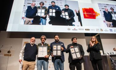 Paolo Marchi, Davide Oldani, Antonino Cannavacciuolo, Mauro Colagreco ed Eleonora Cozzella sul palco del Main Stage di Identità Milano 2025: mai sazi di successi. Tutte le foto sono di Brambilla-Serrani
