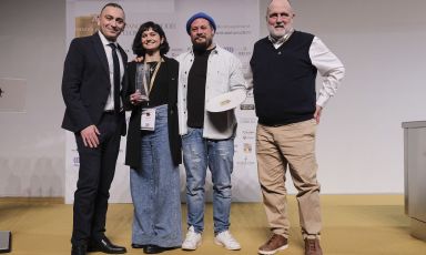 Il premio "Identità No Waste" di Identità Milano 2025, in collaborazione con Irinox, è stato assegnato a Chiara Pavan e Francesco Brutto. Questa la motivazione: "Nell'ultimo anno, in pochi hanno riflettuto così sistematicamente sulla marea di cibo che buttiamo ogni giorno. Loro due lo fanno con un intero menu che è la somma di ingegnose tecniche di recupero, in cui persino le briciole avanzate a colazione si trasformano in piatti deliziosi a pranzo e cena"
