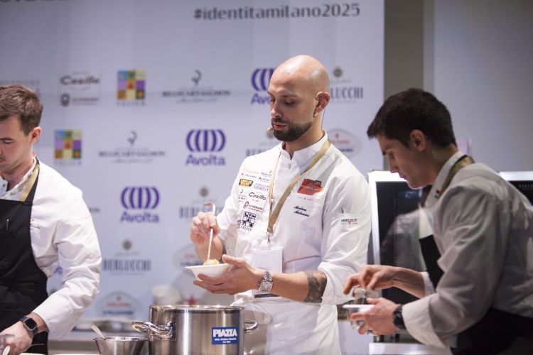 Andrea Antonini, dal 2019 chef stellato del ristorante Imàgo dell'Hotel Hassler a Roma, ha presentato un piatto di ditalini con un Parmigiano Reggiano invecchiato 10 anni
