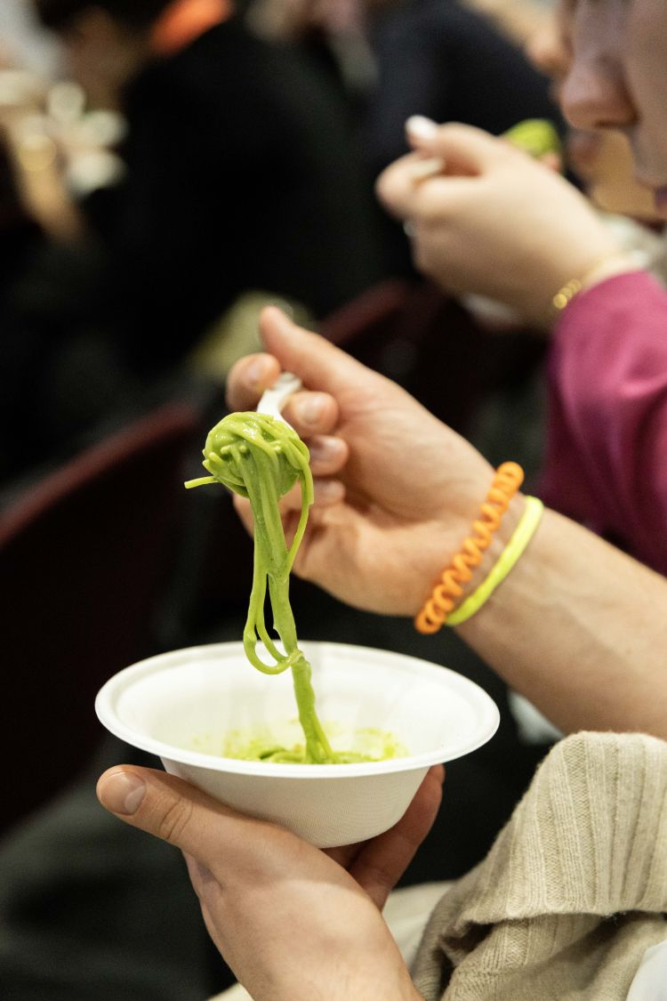 Lo Spaghettino Monograno Felicetti in un'insolita versione, tra il dolce e il salato, così da bilanciare il peso dei carboidrati: non più ad inizio pasto ma quasi a sigillo
