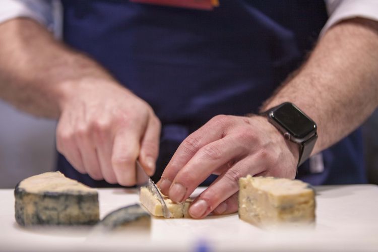 Dopo il formaggio di pasta al pomodoro, ecco quello ai funghi porcini della Sila: Biafora, chef dell'Hyle, stupisce ancora una volta
