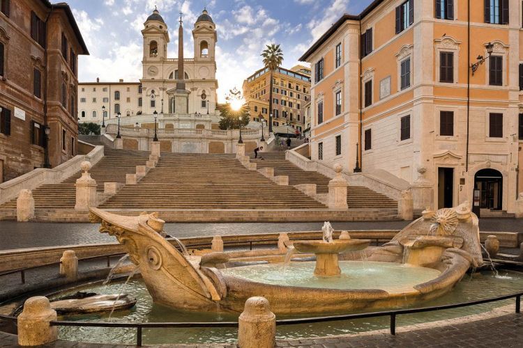 Piazza Trinità dei Monti, Roma, e in cima l'hotel Hassler
