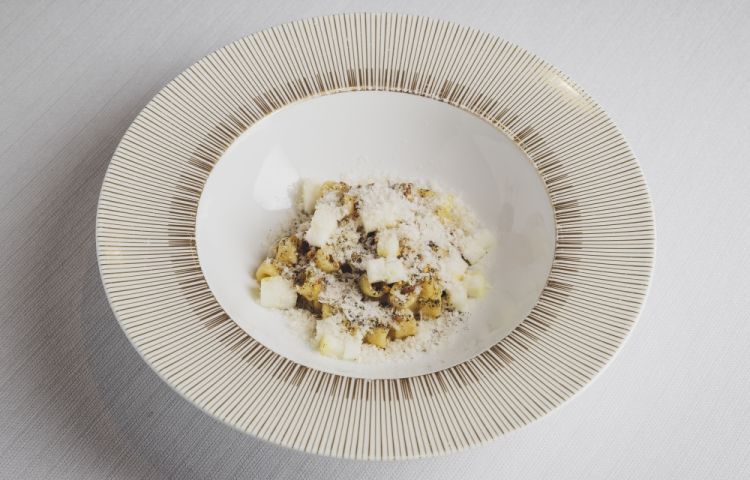 Andrea Antonini: Pasta, burro e Parmigiano Reggiano, cedro e polline
